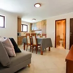 Tonik Diklo, Seaside In Apartamento Zadar