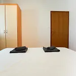Tonik Diklo, Seaside In Apartamento Zadar