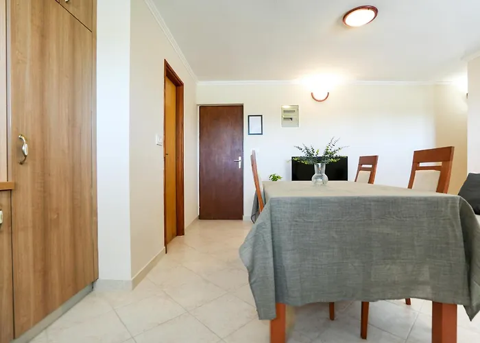 Tonik Diklo, Seaside In