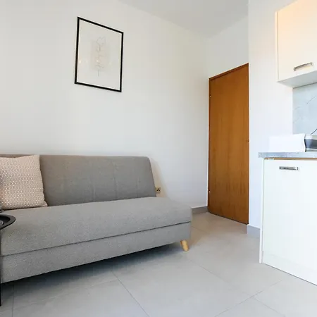 Tonik Diklo, Seaside In * 扎达尔