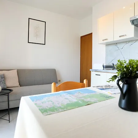 Tonik Diklo, Seaside In 扎达尔