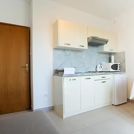 Tonik Diklo, Seaside In * 扎达尔