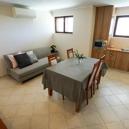 Tonik Diklo, Seaside In 公寓 扎达尔