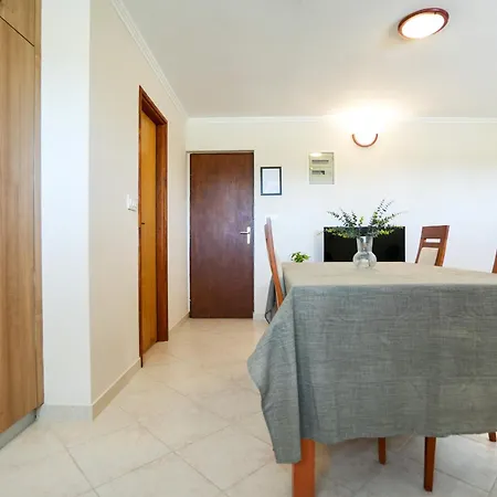 Tonik Diklo, Seaside In